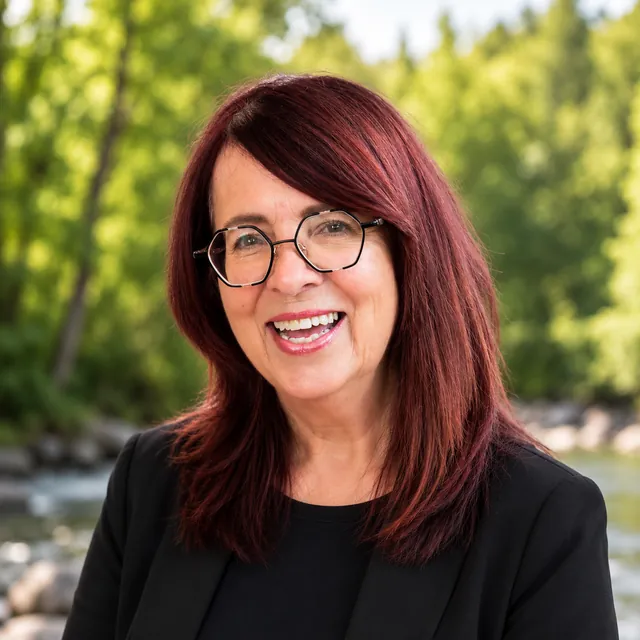 Rose Lacroix, Relations publiques